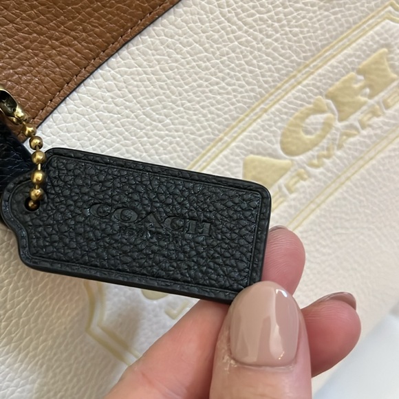 ⭐️Limited sale!⭐️Like new!! Coach Leather Purse with removable strap - Picture 3 of 11